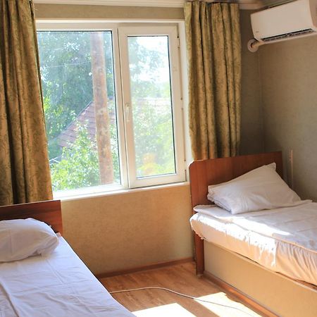 Holiday Hostel House Bishkek Exterior foto