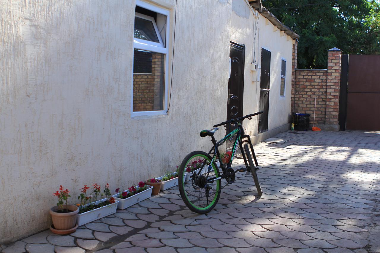 Holiday Hostel House Bishkek Exterior foto