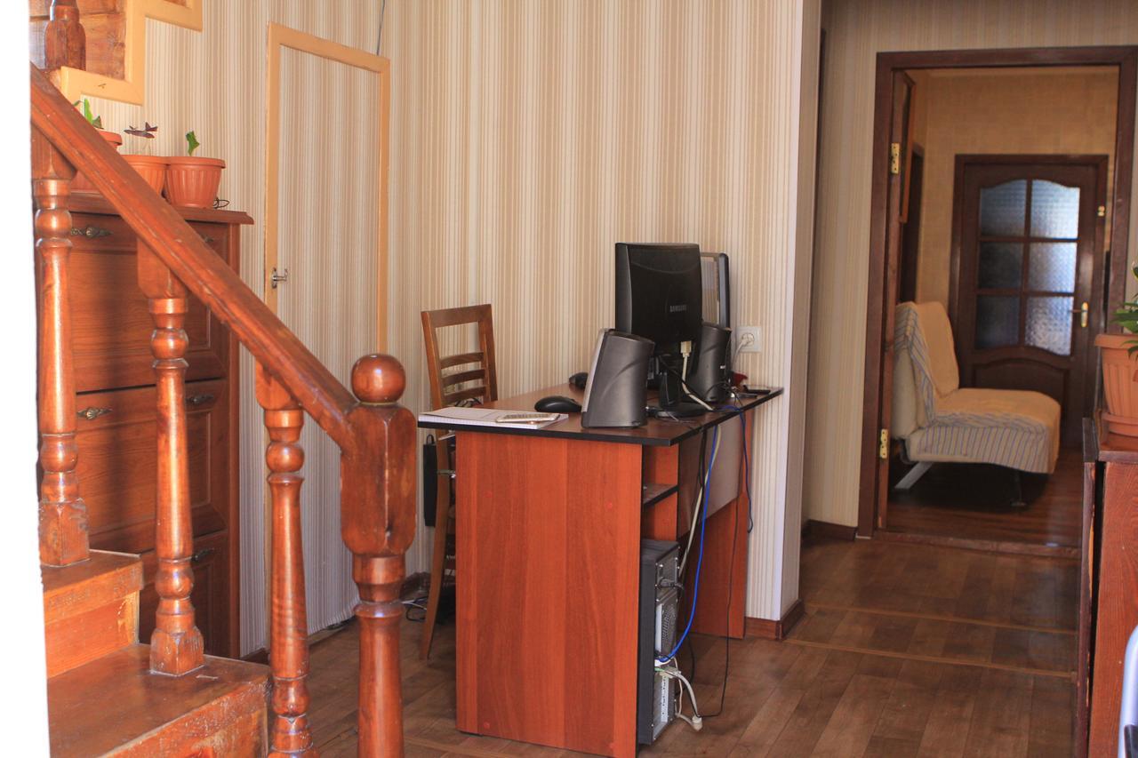 Holiday Hostel House Bishkek Exterior foto